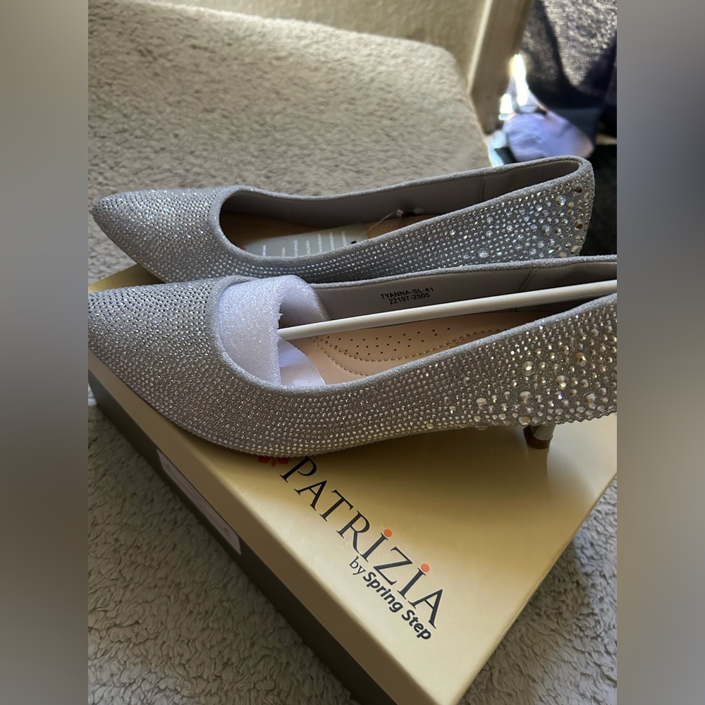 Patrizia Tyanna Women's Dazzle Embellished Kitten Heel Pumps Size 9.5